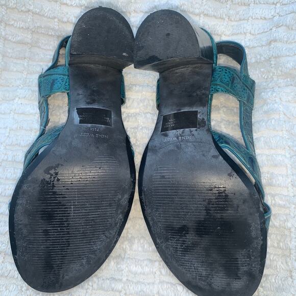 NINE WEST TURQUOISE CROCO LEATHER STRAPPY SANDALS - Picture 5 of 7